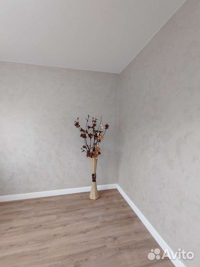 Продам вазу и искусственные цветы