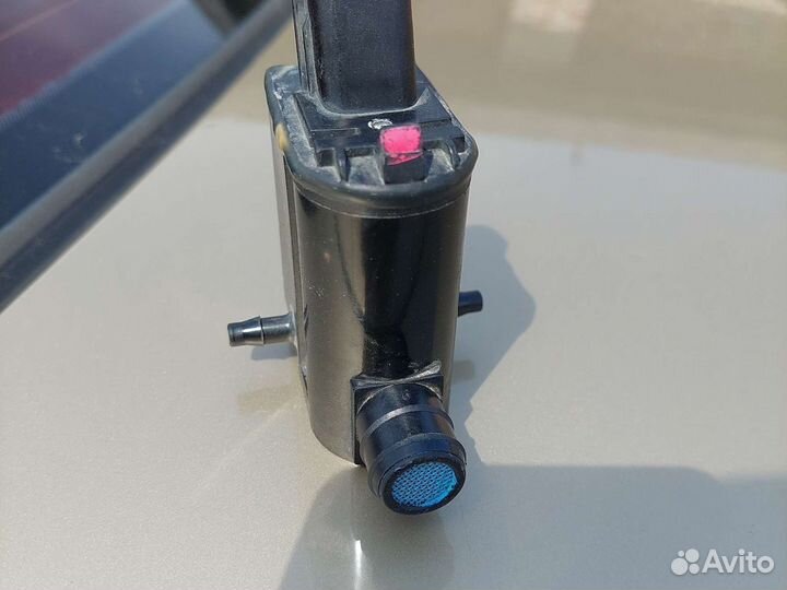 Моторчик омывателя стекла Hyundai i30,2 оригинал