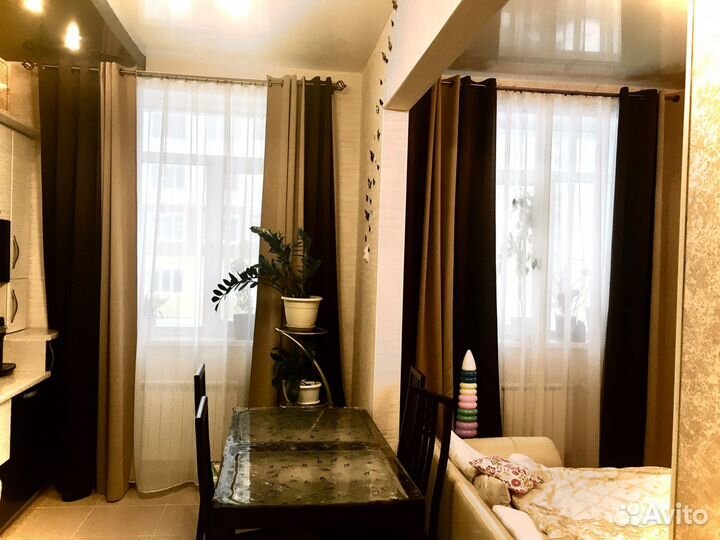 1 комплект штор.На кухню проданы