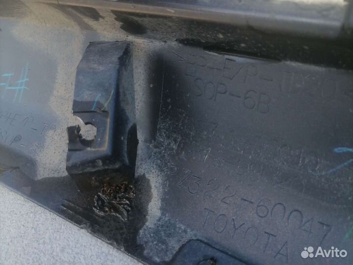 Накладка на задний бампер Toyota 76871D8010