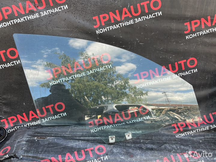 Стекло переднее правое Mazda 3 BK седан