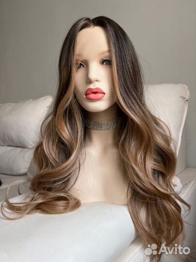 Парик каштан с прядями на сетке