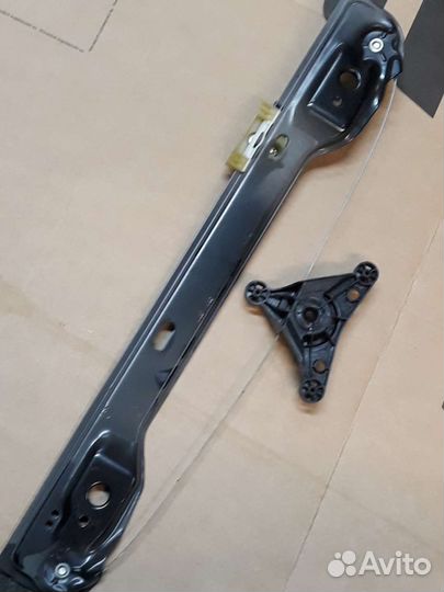 Мерседес Стеклоподъемник задний левый GL-Class