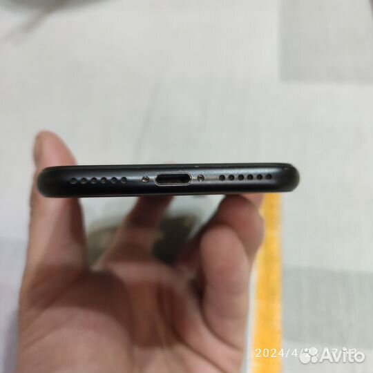 iPhone SE (2020), 256 ГБ