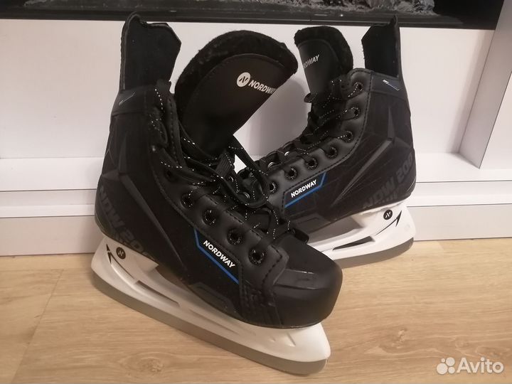 Коньки хоккейные