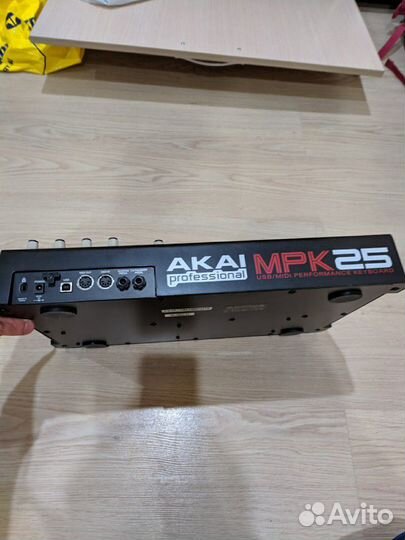 Akai Professional MPK 25 midi клавиатура