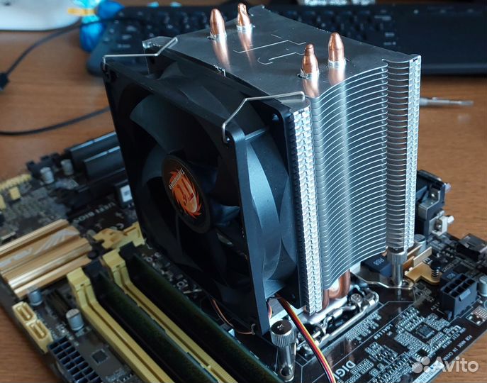 Материнская плата с процессором и памятью