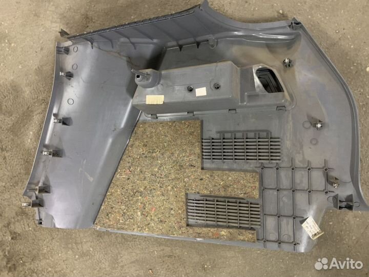 Обшивка багажника левая Ford C MAX 2003-2010