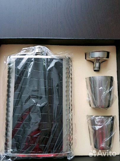 Фляга с рюмками