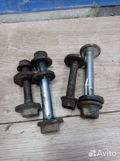 Болты схождения и развала на BMW X5 Е53