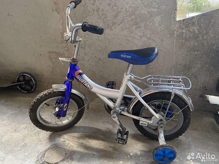 Детский велосипед (с доп.колесиками) +самокат