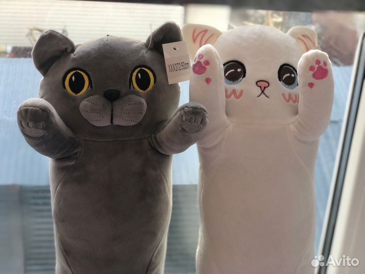 Кот и кошечка батоны