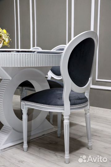 В наличии стол