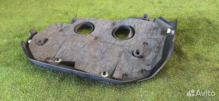 Крышка двс декоративная Volvo V70 B4204T7 2011