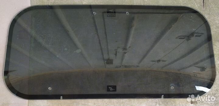 Стекло от автомобильного люка. Англия