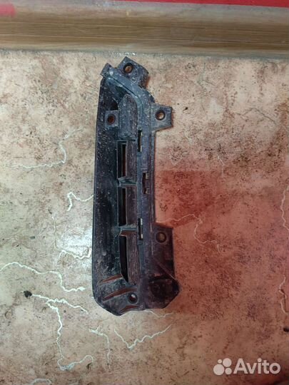 Кронштейн бампера передний правая Kia Sorento 4