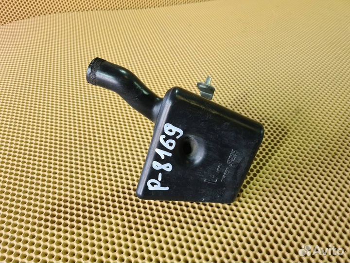 Резонатор воздушного фильтра передний левый