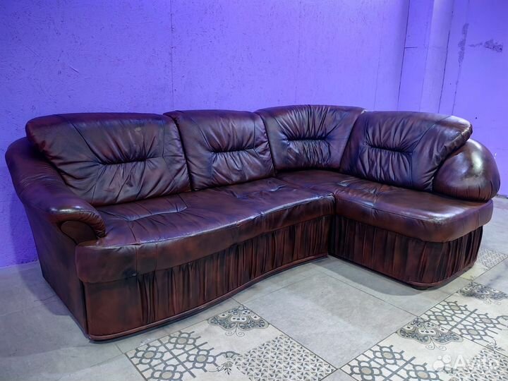 Кожаный диван
