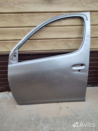 Toyota funcargo дверь
