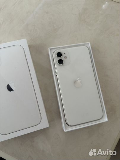 Телефон iPhone 11