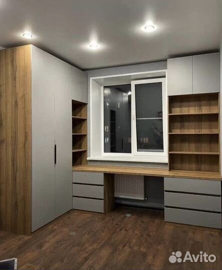 Рабочая зона с распашным шкафом