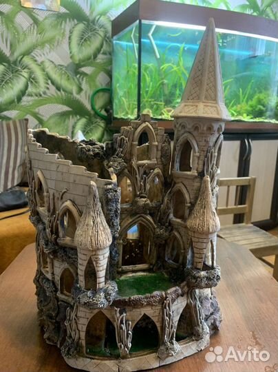 Замок для аквариума