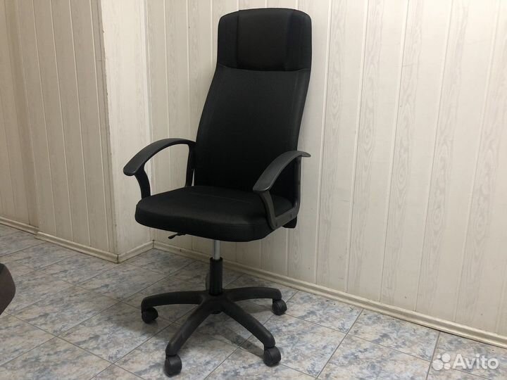 Новый компьютерный стул черный в сетке