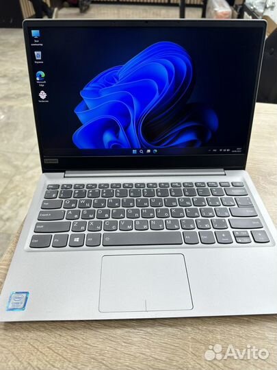 Ультрабук Lenovo 320s-13IKB Core i3/8/256/13.3/FHD