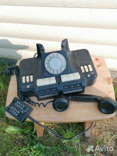 Винтажный телефонный аппарат