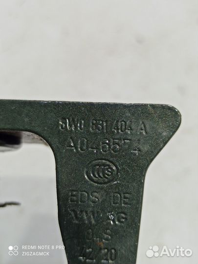 Петля двери(задняя правая нижняя)