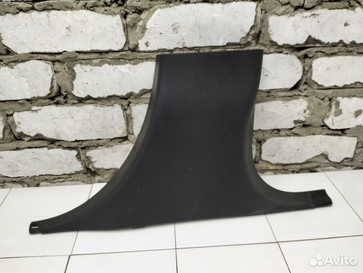 Обшивка стойки средней Grand Cherokee WK2