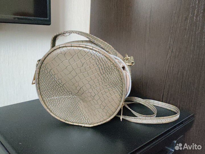 Круглая сумка коричневая с змеиным принтом бу