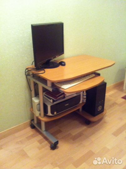 Компьютерный стол