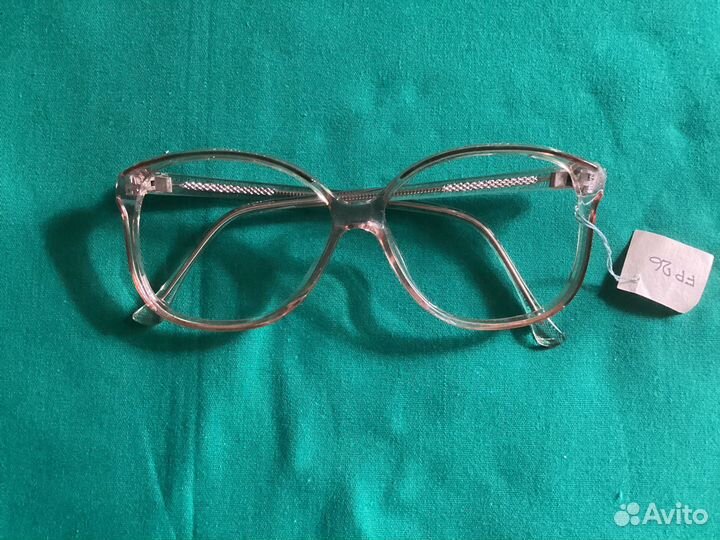 Оправа для очков из Швейцарии