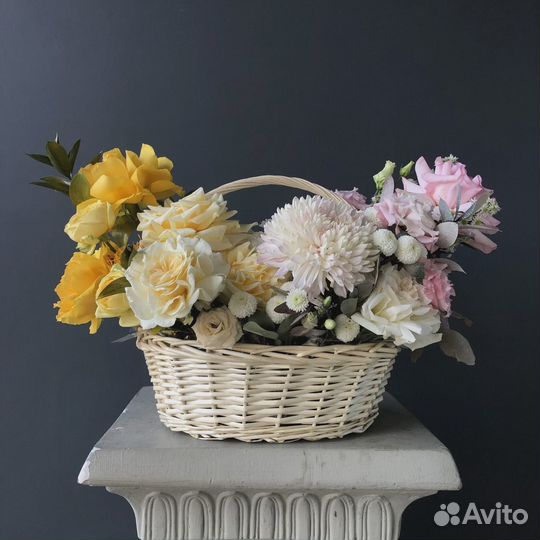 Цветы в корзине Букеты