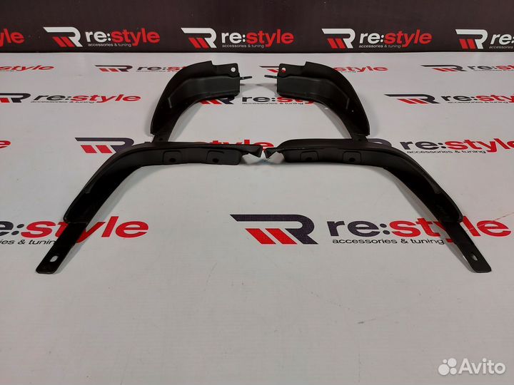 Брызговики Toyota Vitz 10 99-05г Черные