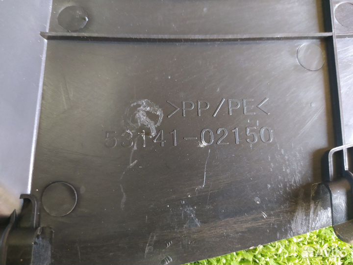 Накладка на телевизор Toyota Corolla 180