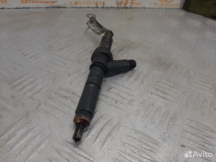 Форсунка Isuzu Rodeo 2005 8973060201