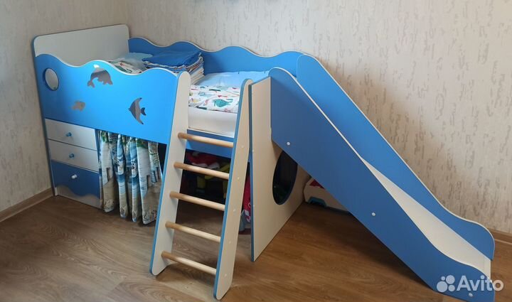Кровать чердак Морячок с горкой и бельем