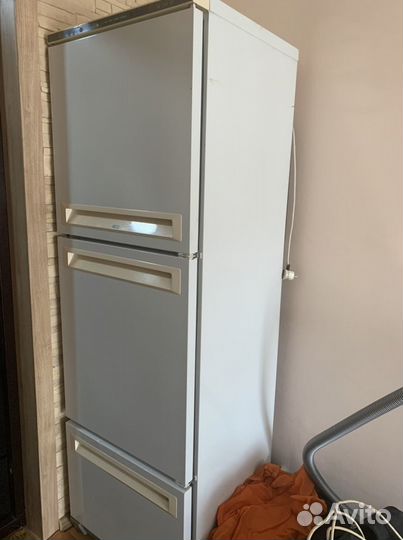 Продам Холодильник бу стинол 104