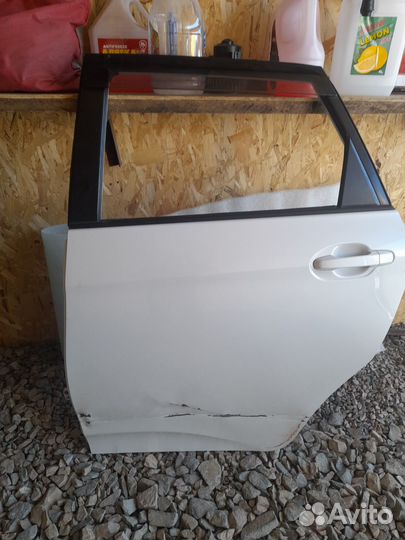 Продаю двери передние левая сторона