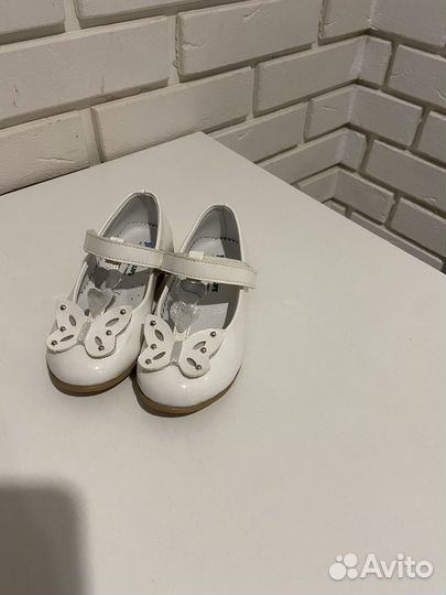 Туфли белые для девочки 24