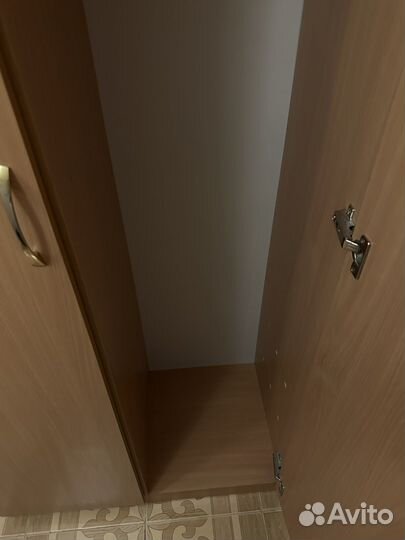 Шкаф распашной двухстворчатый с полками