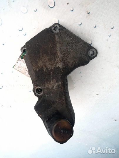 Кронштейн двигателя 8D0199307G