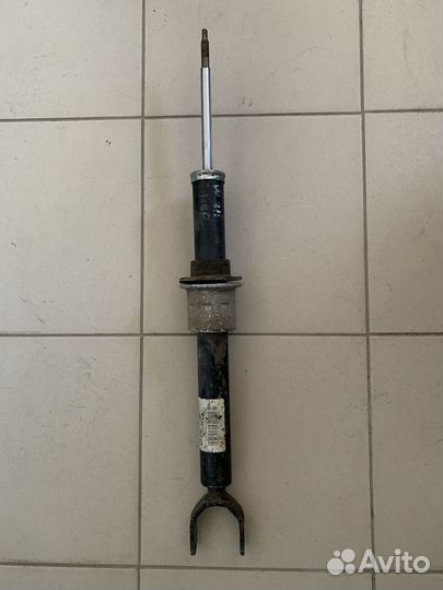 Стойка амортизатора переднего правого Mercedes-Ben