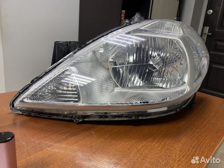 Фара левая Nissan Tiida