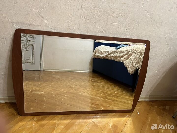 Зеркало в дервеянной раме