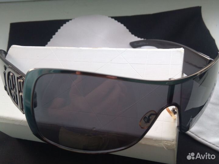 Солнцезащитные очки от дома Dior