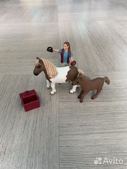 Игровой набор Schleich конюх с шотладским пони