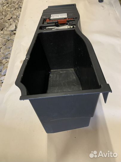 Крышка аккумулятора BMW E70 X5